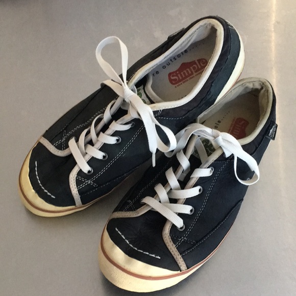 simple tennis shoes